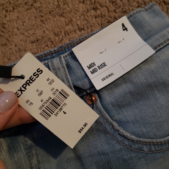 *NEW* Women's light wash express shorts 4 - Picture 2 of 4